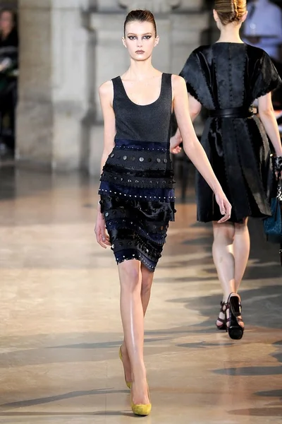 Look 28